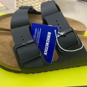 NWT No box Black Birkenstock Women’s sandal